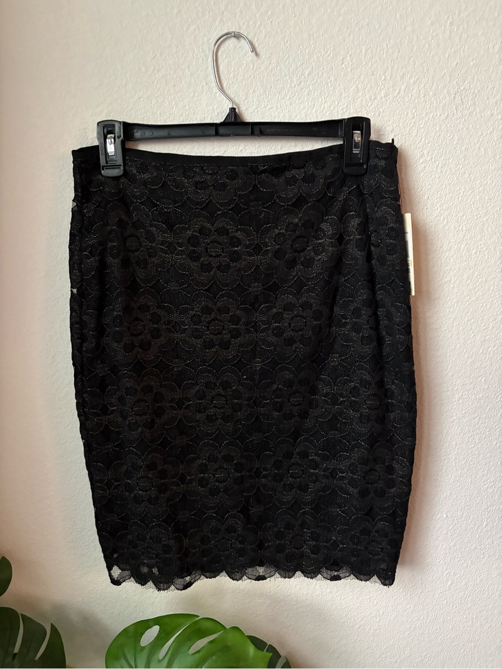 Studio M Black Floral Lace Pencil Skirt with Scalloped Hem